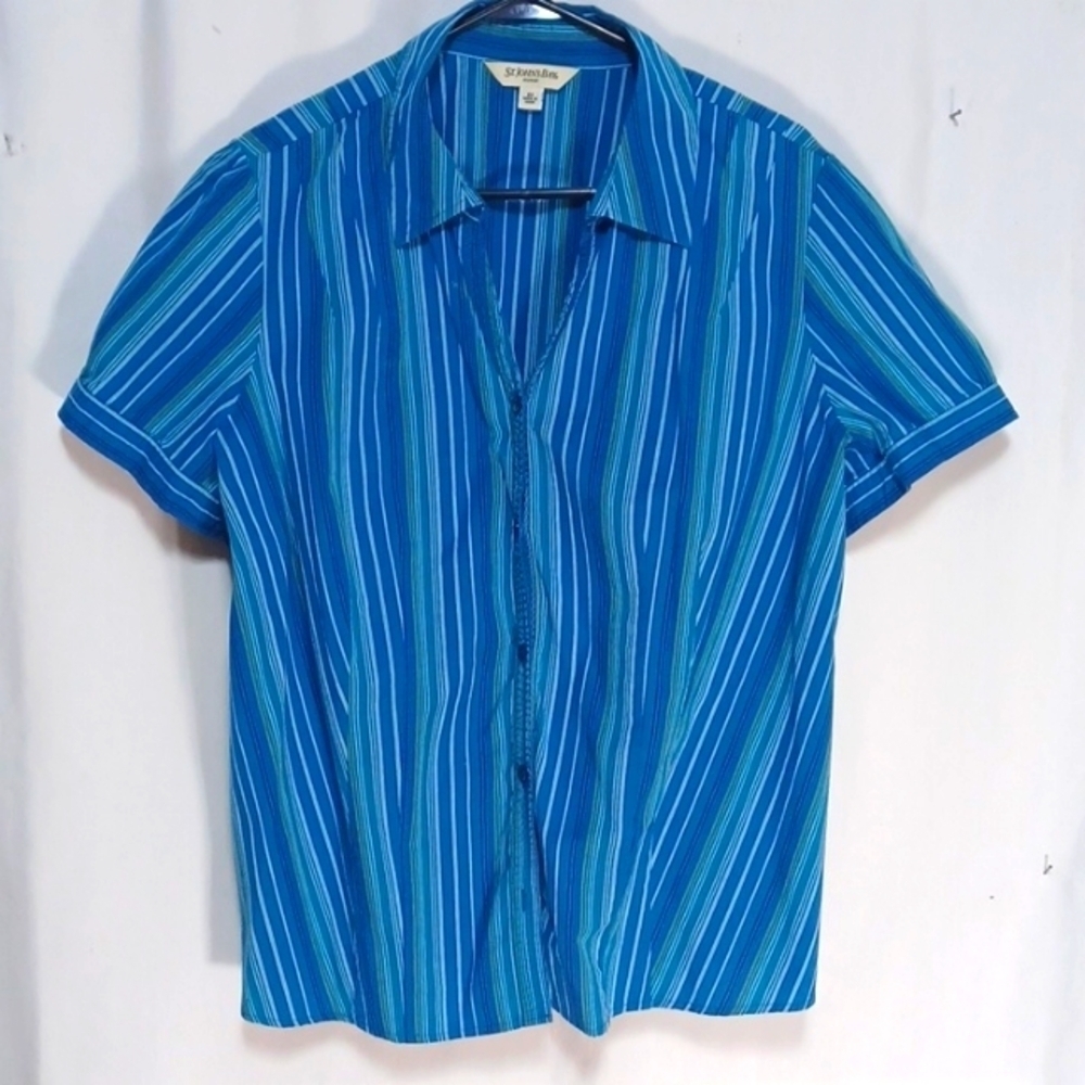 St John's bay top size 2X in a beautiful blue stripes